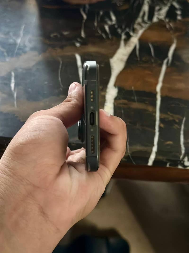 iPhone 16 Pro 6