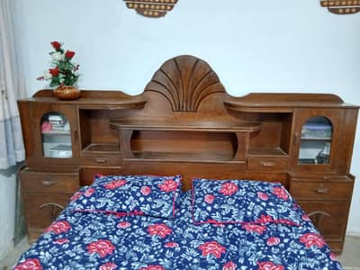 Queen Size Bed Set.