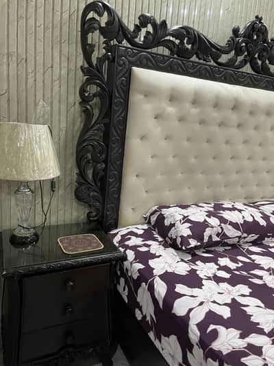 Luxury Royal Carved King Size Bed Set with Mirror & Side Tables