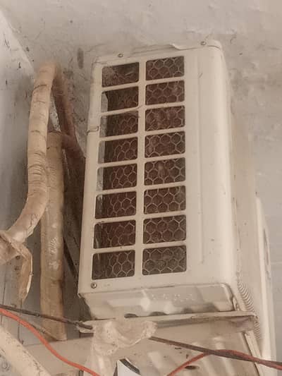 gree split 1.5 dakan clip tota he full genuine condition Peshawar