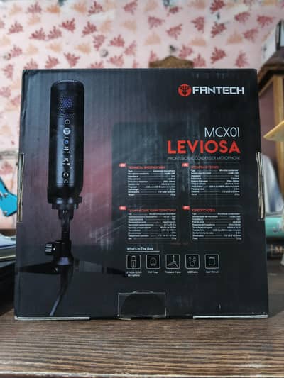 Fantech condenser microphone with stand
