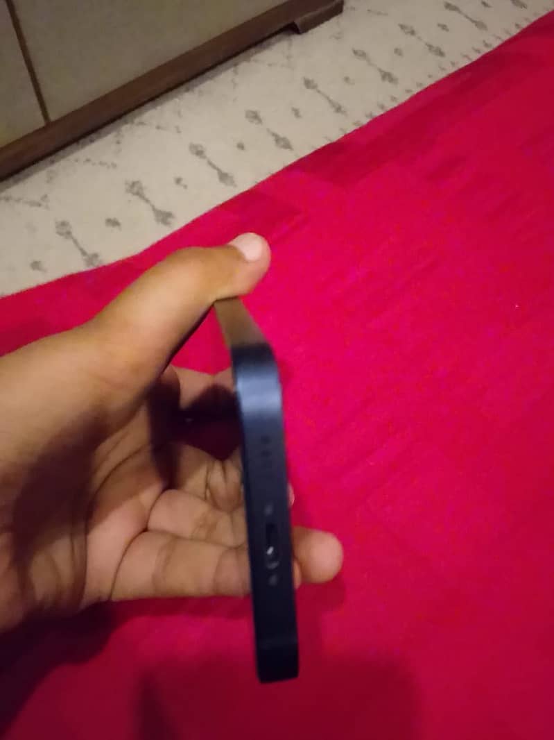 Apple iPhone 12 mini 1