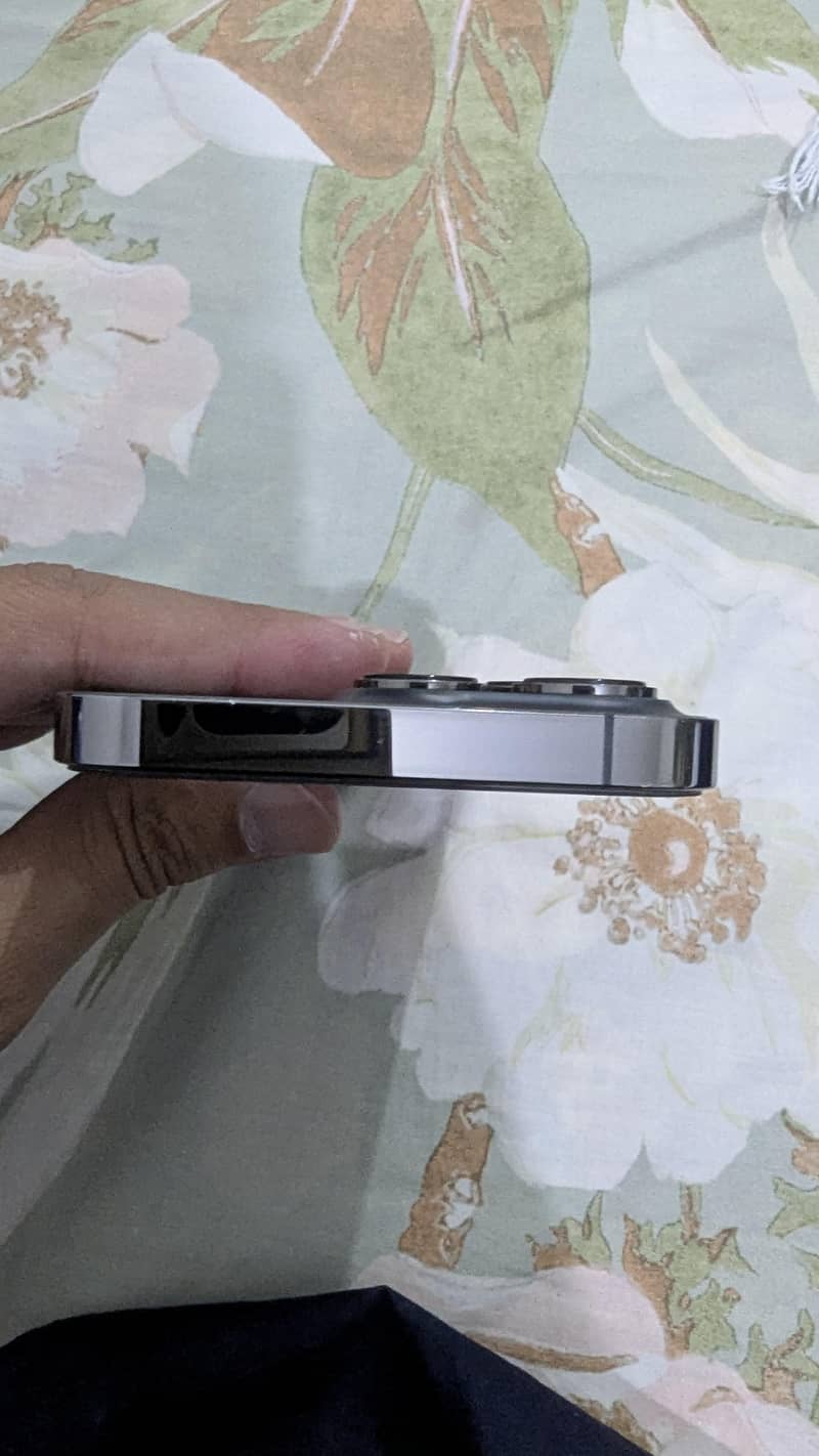 Apple iPhone 13 Pro 4