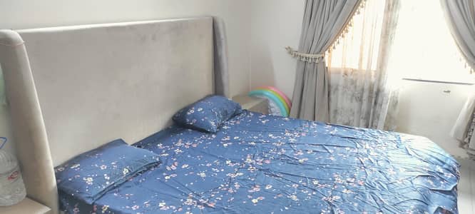 King size fabricated bed set