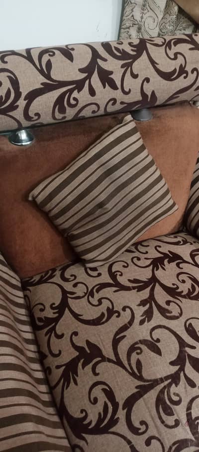 5 Seater Sofa Set Good Condition