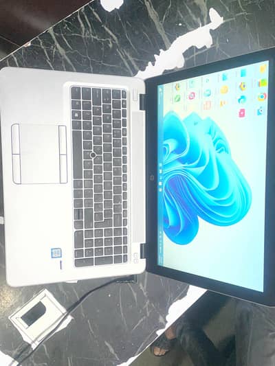 HP elitebook corei7 generation 6 8/256