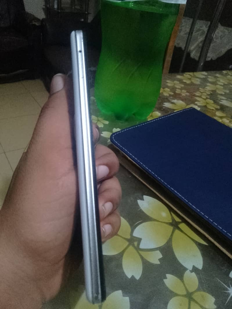Sharp Aquos R5G 1