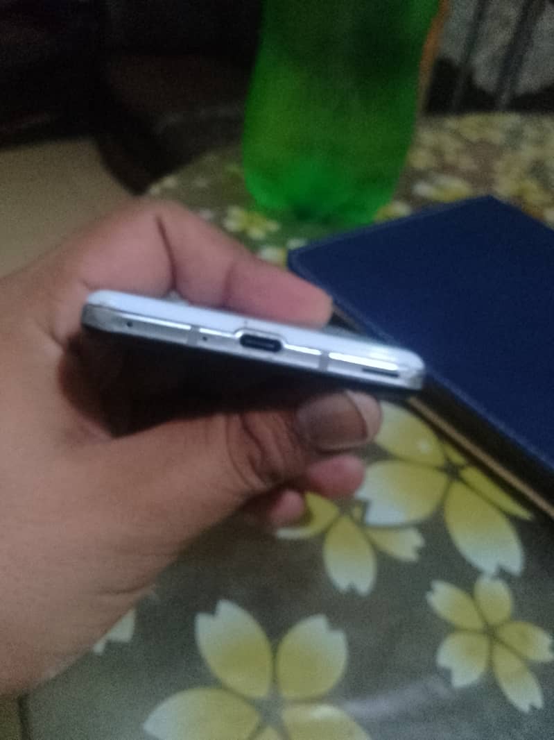 Sharp Aquos R5G 4