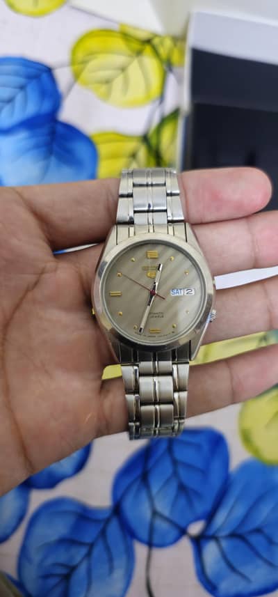 orignal seiko 5 , automatic with orignal box