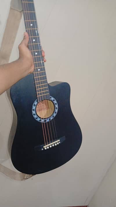 9/10 used guitars for beginner,only 1 month used