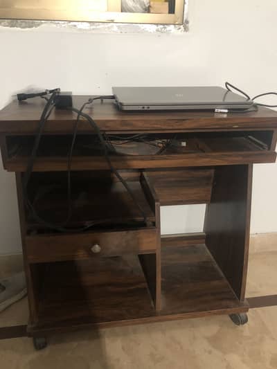Computer table