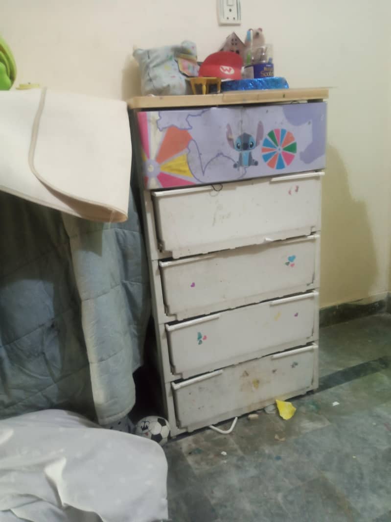 5 drawers 1