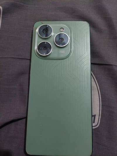 Tecno Spark 20 Pro look like iphone 16 pro max