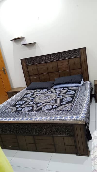 Bed Set for Sale – Excellent Condition