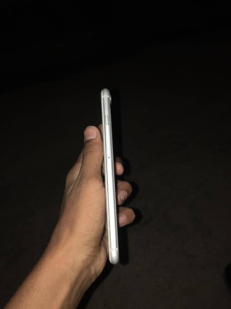 Apple iPhone 8 Plus 1