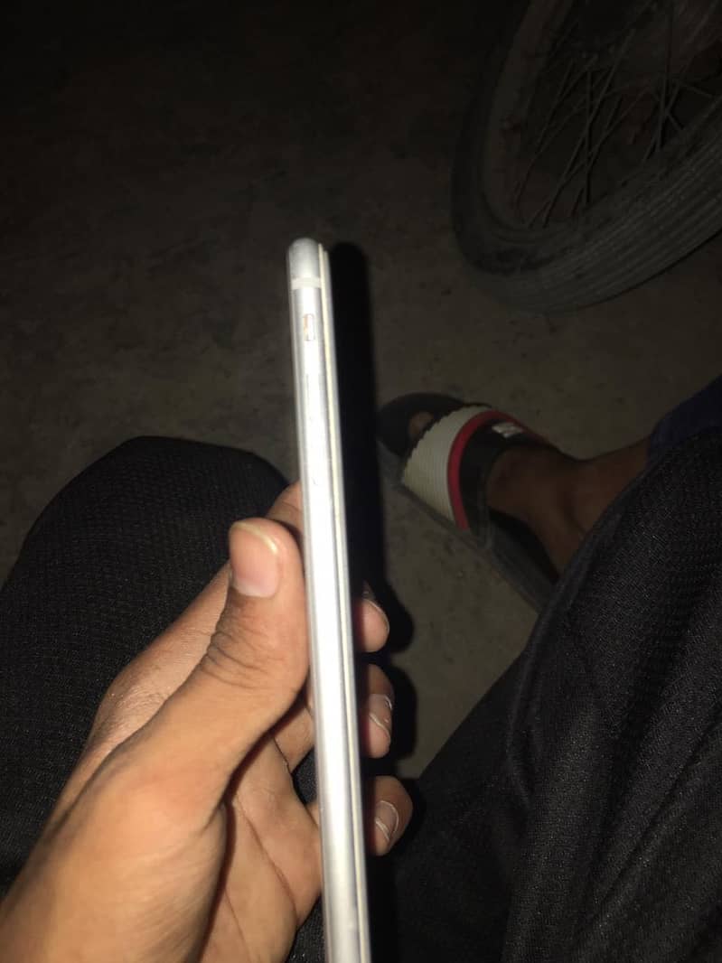 Apple iPhone 8 Plus 4