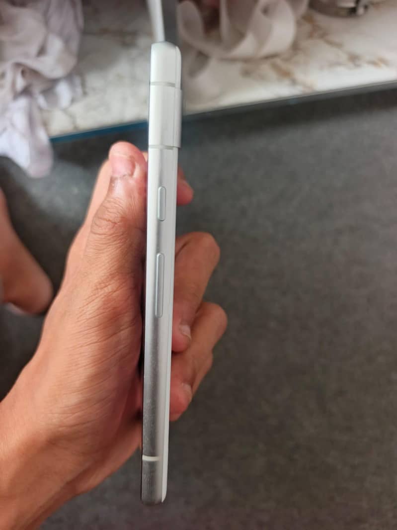Google Pixel 7a 4