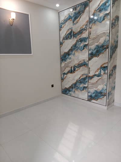 5 Marla UPPER PORTION FOR RENT IN NASHAMAN-E-IQBAL PHASE 2 MAIN COLLEGE ROAD LHR