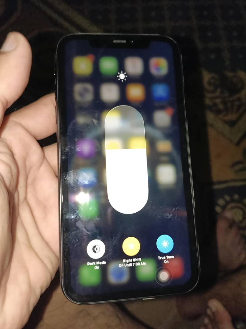iPhone 11 4