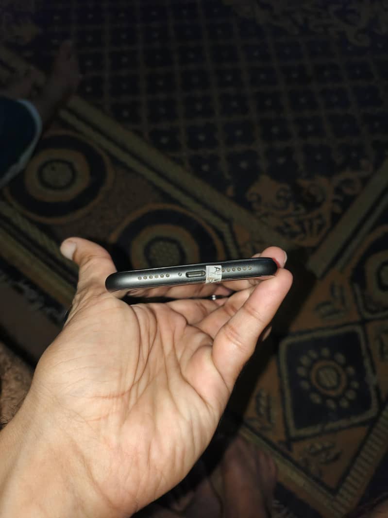 iPhone 11 6