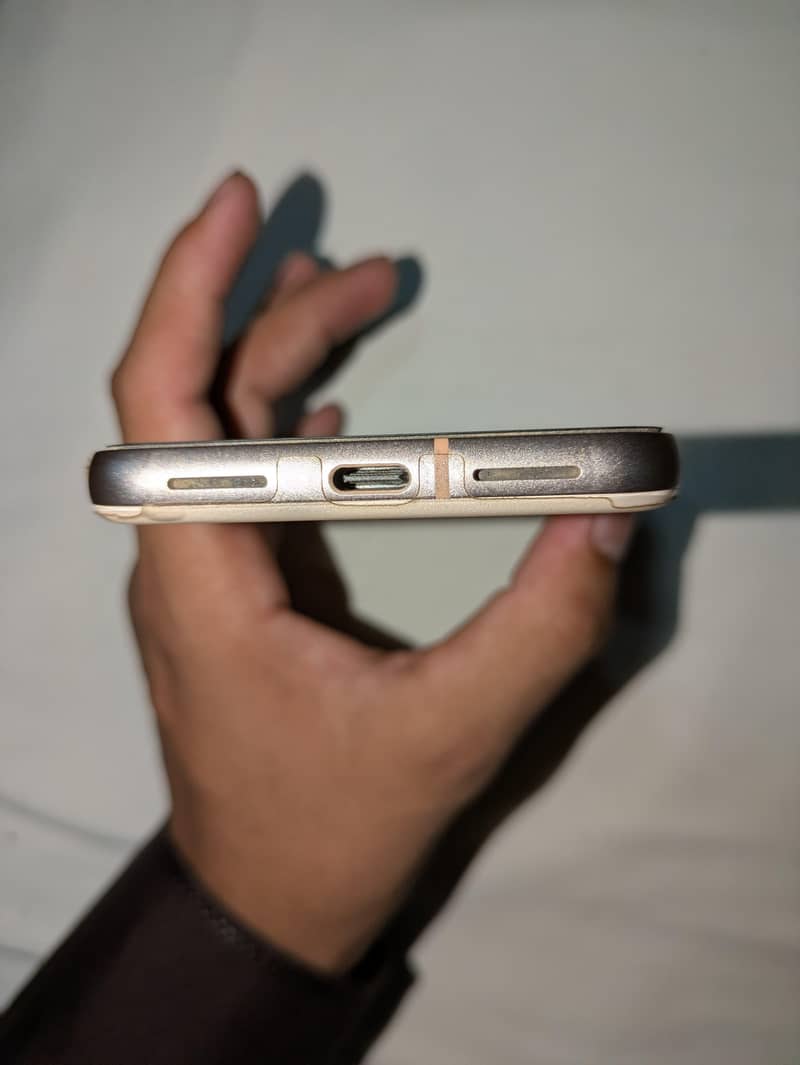 Google Pixel 8 4