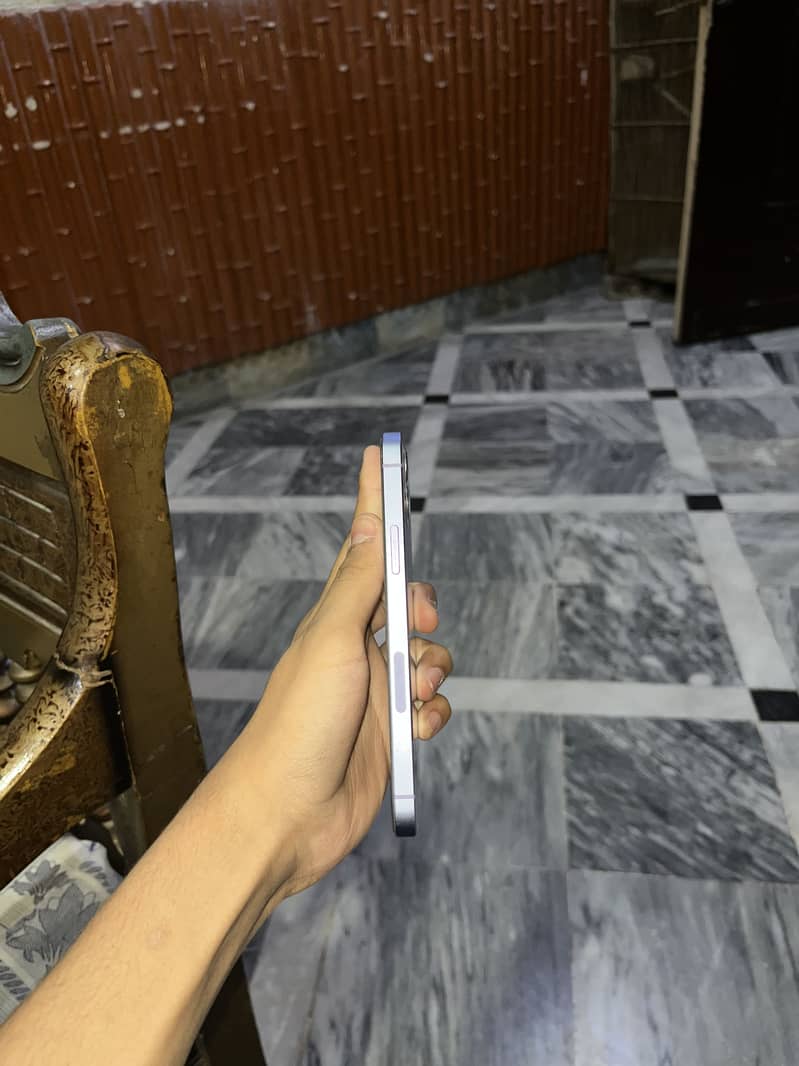 Apple iPhone 12 7