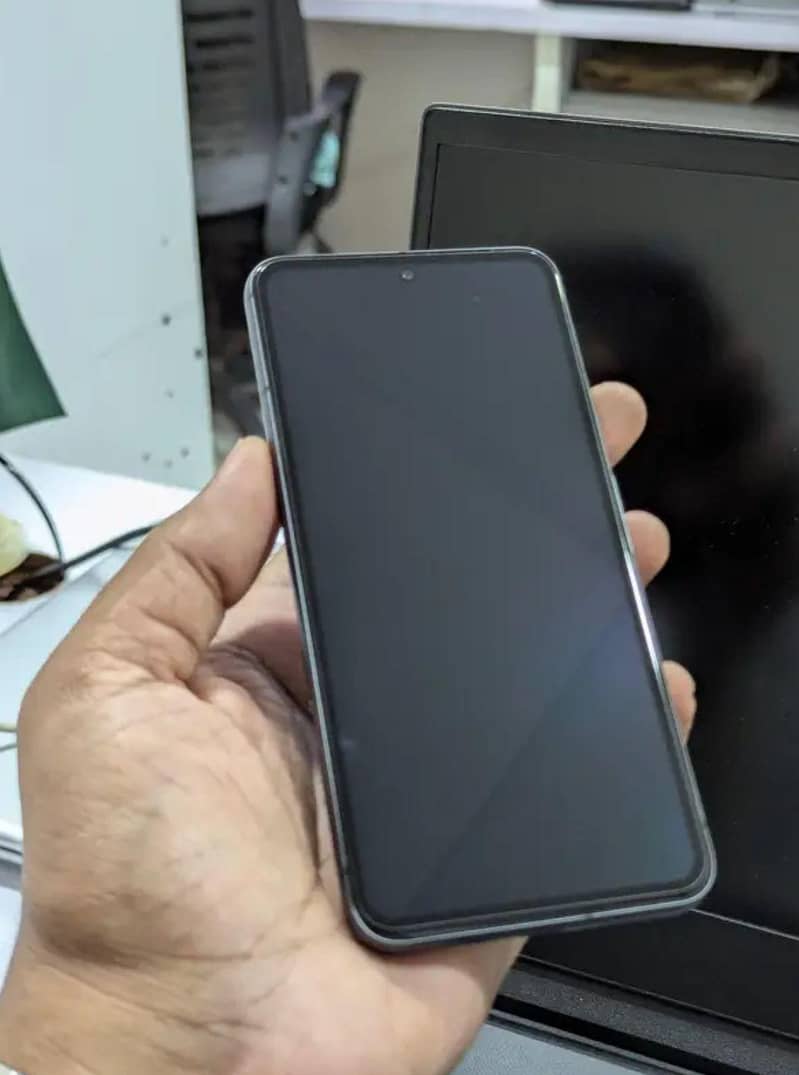 Google Pixel 8 4
