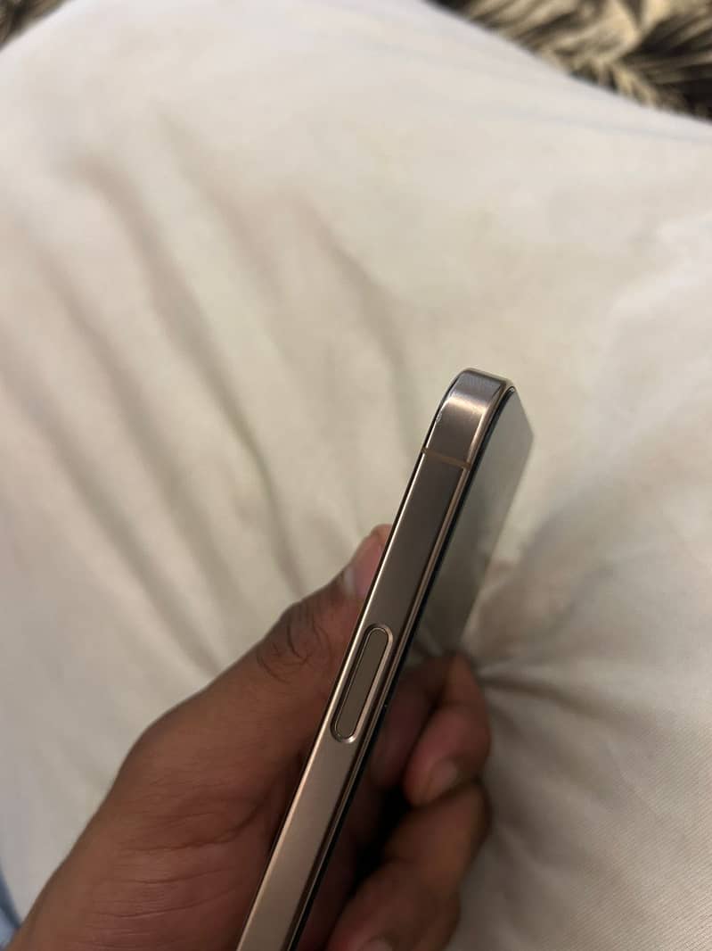 iPhone 16 Pro Max 3