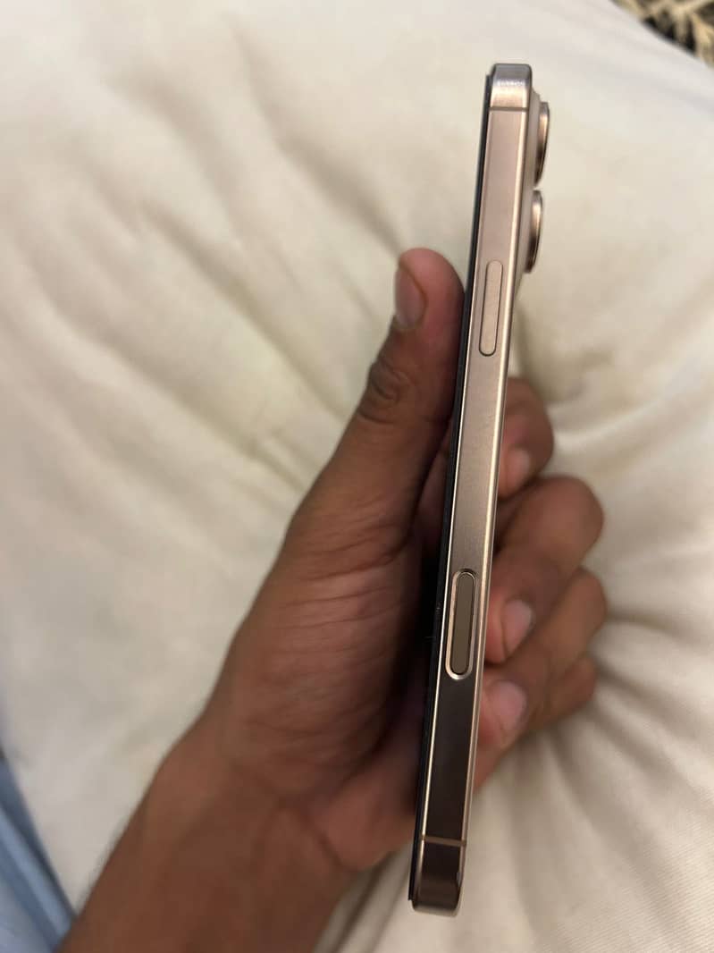 iPhone 16 Pro Max 5