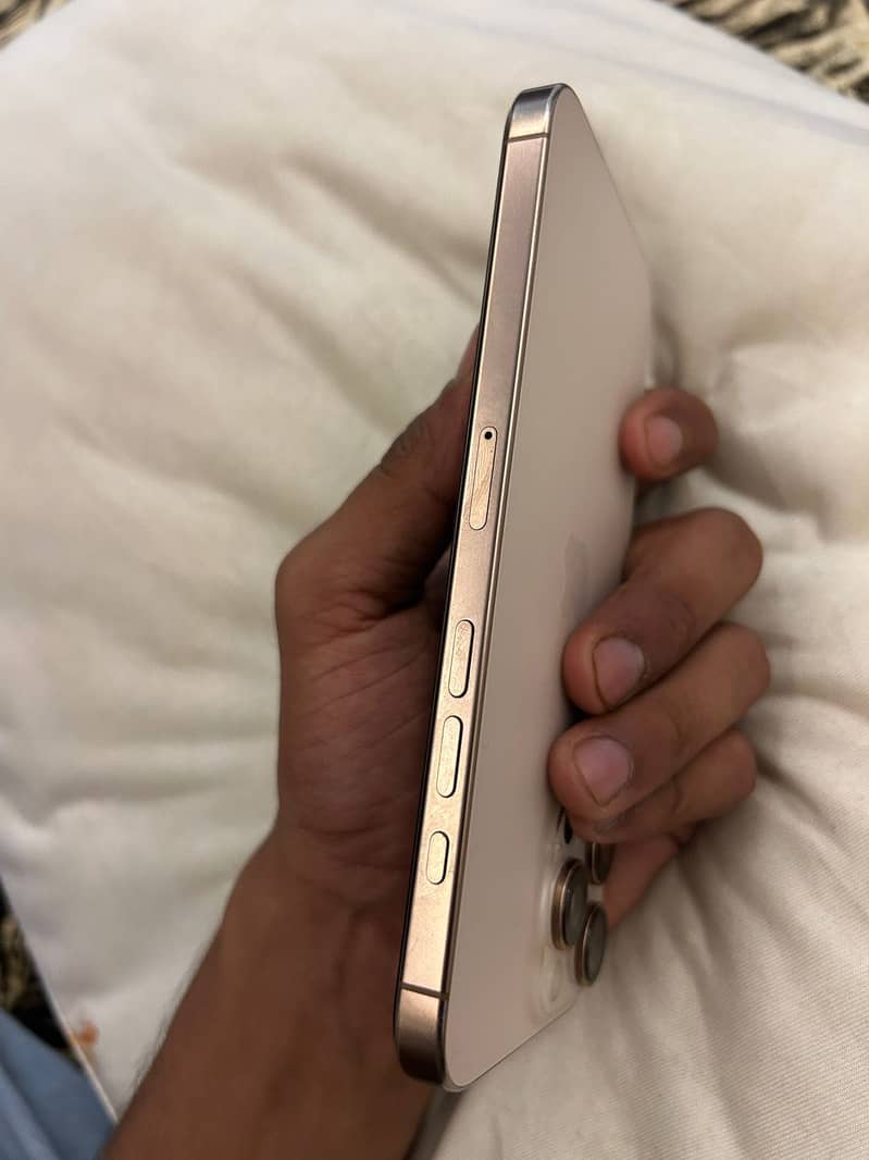 iPhone 16 Pro Max 6