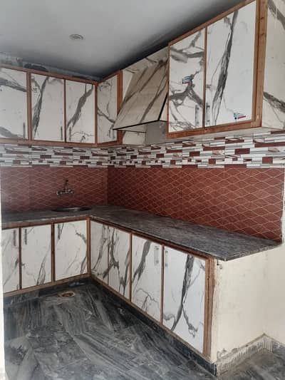 4 marla second flour available for rent