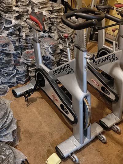 SPIN BIKE TREADMILL DUMBBELL ELLIPTICAL PLATE ROD BENCH