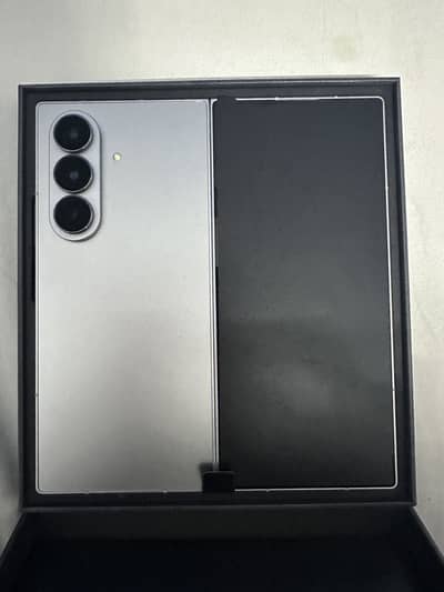 Samsung fold 7 12/512 almost box packed