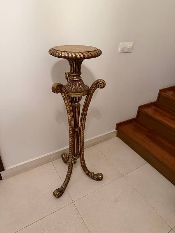 Classical pedestal table 1