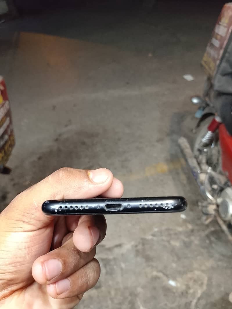Apple iPhone 7 4