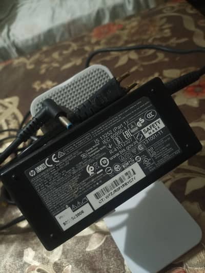 HP Geniune 65W Fast Charger