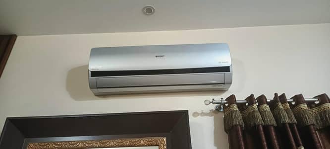orient Ultron Classic 1.5 ton model for sale in good condition