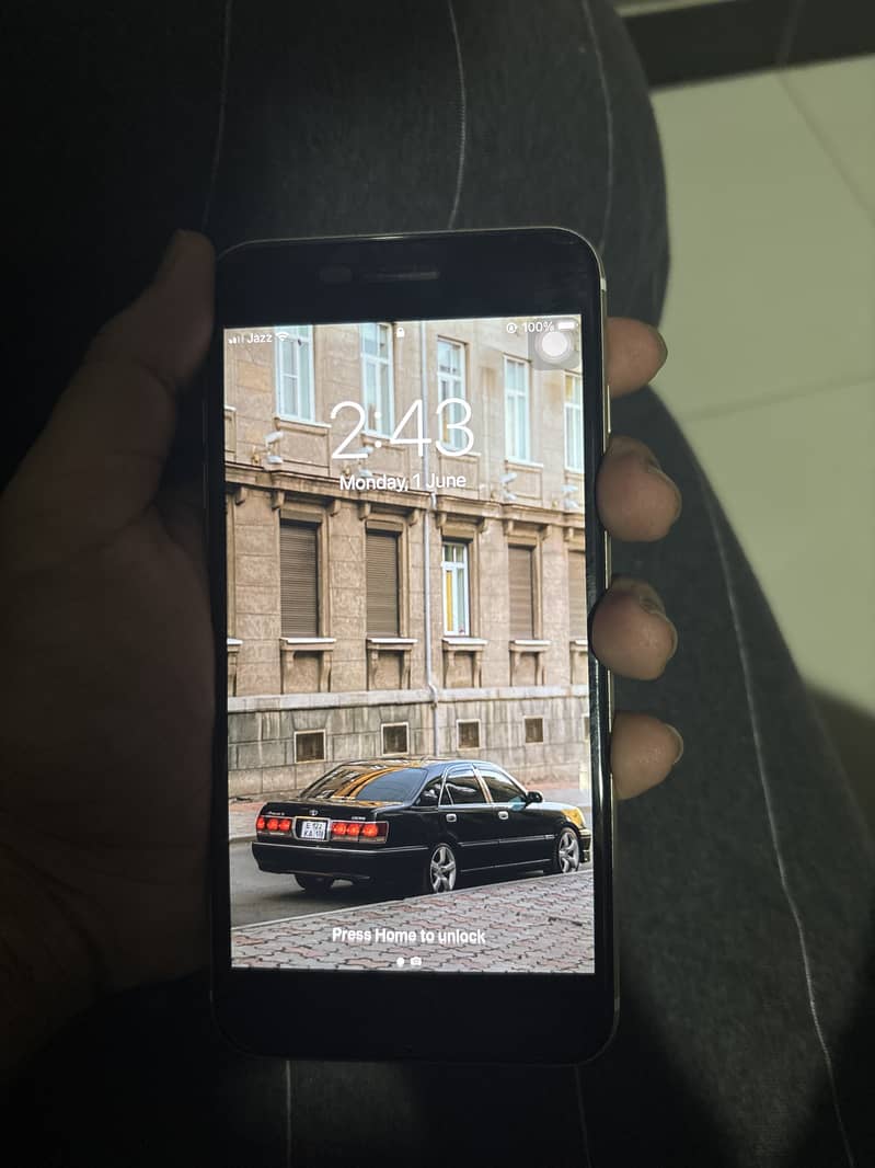 Apple iPhone 7 Plus 1