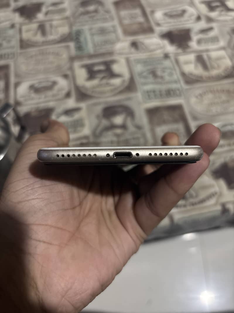 Apple iPhone 7 Plus 4