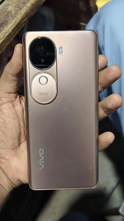 Vivo V40e 5G 8GB 256GB 10 by 10 condition Complete Accessories