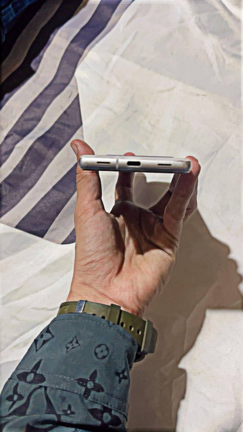 Google Pixel 7a 5
