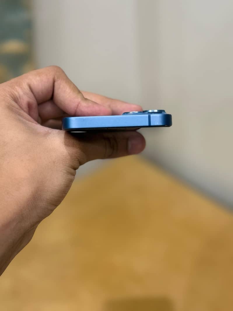 Apple iPhone 13 1