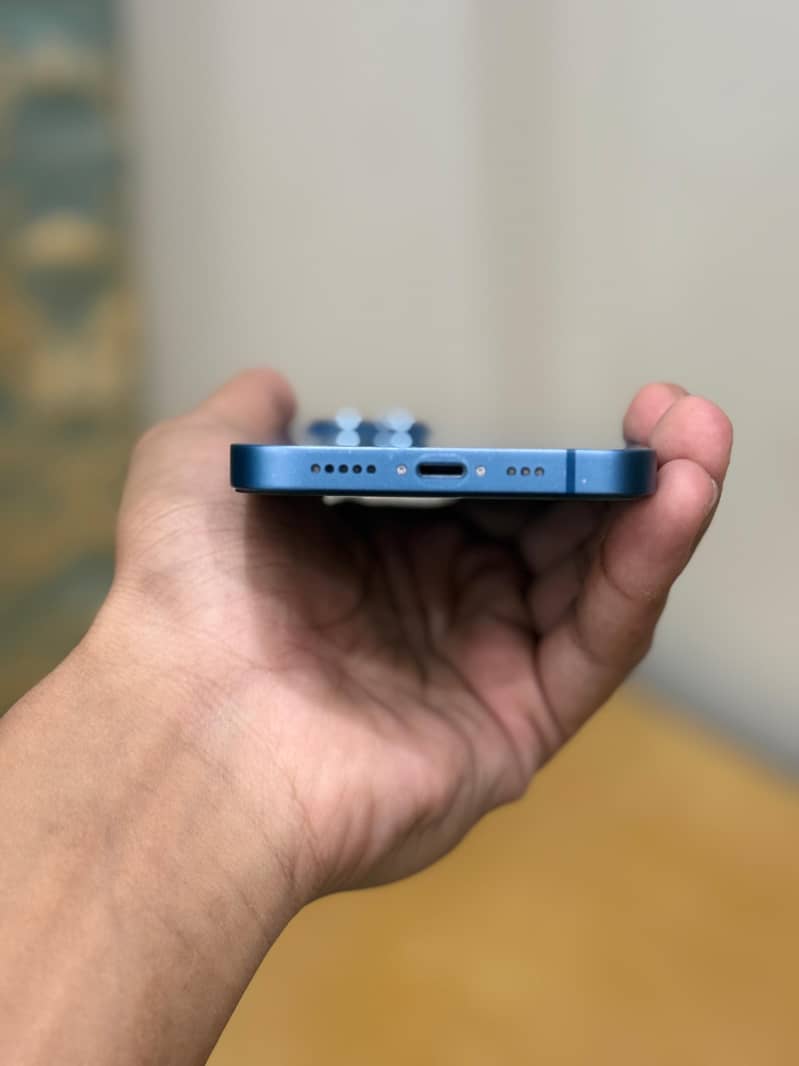 Apple iPhone 13 2