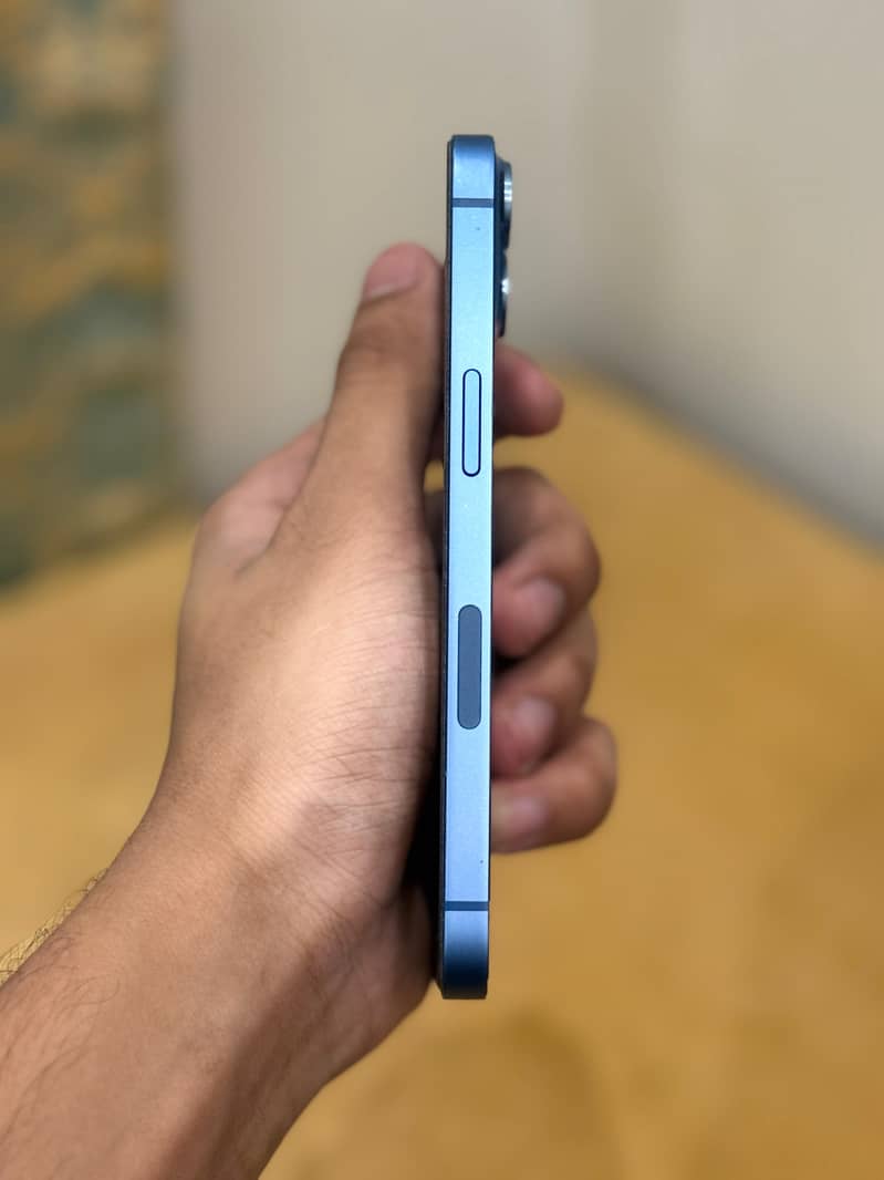 Apple iPhone 13 3