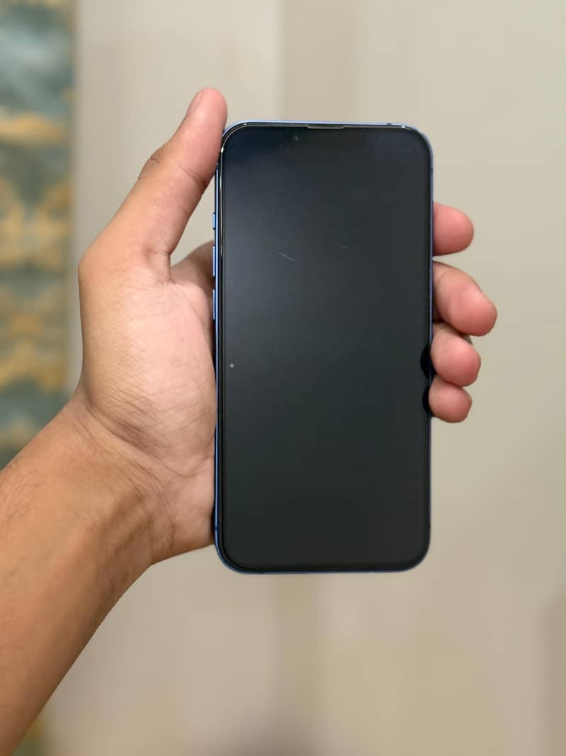 Apple iPhone 13 4