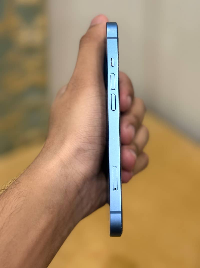 Apple iPhone 13 6