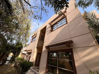 1000 SQUARE YARD FULLY RENOVATED WELL MAINTAINED DOUBLE STORY BUNGALOW FOR RENT IN DHA PHASE 7. MOST ELITE CLASS LOCATION IN DHA KARACHI