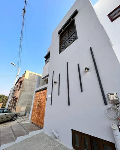 100 SQUARE YARD SLIGHTLY USED DOUBLE STORY BUNGALOW FOR SELL IN DHA PHASE 7 EXT WITH FULL BASEMENT.