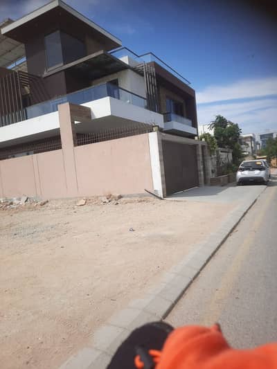 300 SQUARE YARD RESIDENTIAL PLOT FOR SELL IN DHA PHASE 4