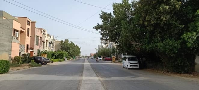 100 SQUARE YARD DOUBLE STORY BUNGALOW FOR SELL IN DHA PHASE 7 EXT MAIN AZIZ BUTTI ROAD NEAR TO FATIMA MASJID. .